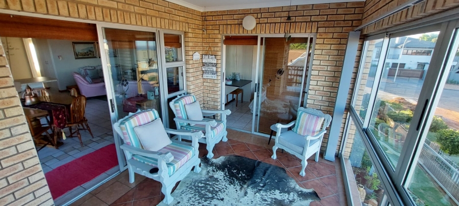 5 Bedroom Property for Sale in Wavecrest Eastern Cape